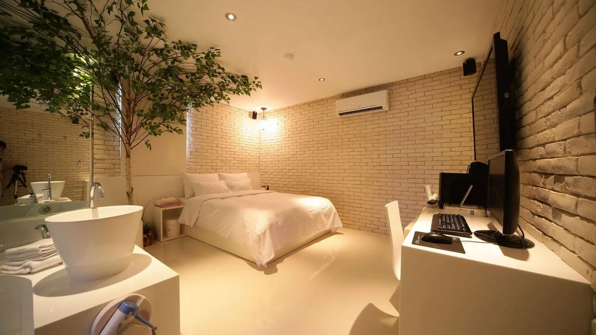 Pop1 Hotel Seoul 2*,